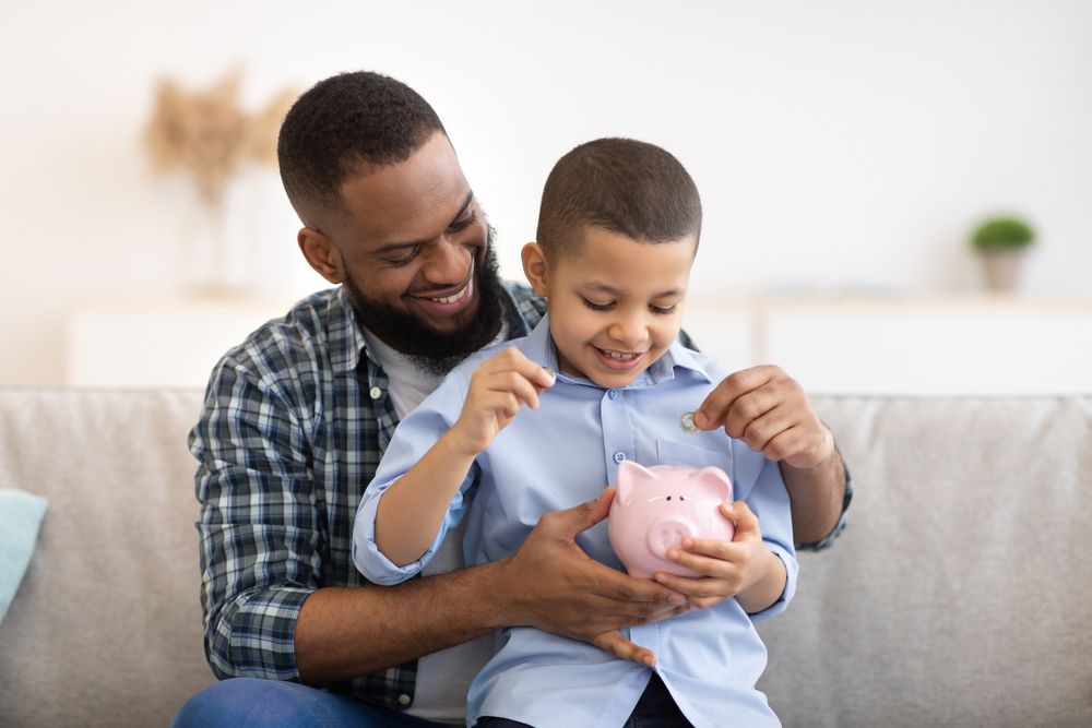 Mesada digital: como dar mesada e ensinar o filho a controlar o dinheiro