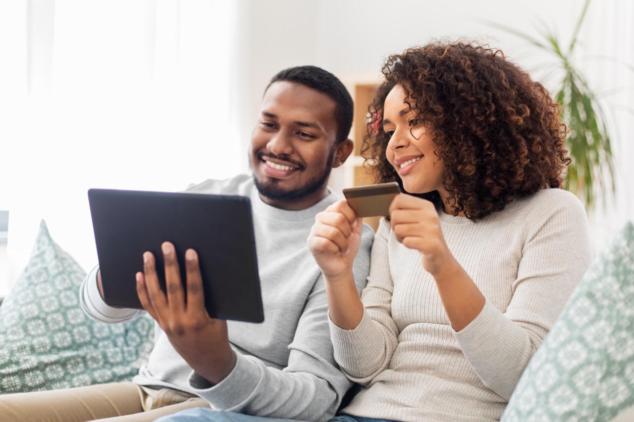 Cartão da família: qual é o melhor dia pra comprar depois do fechamento